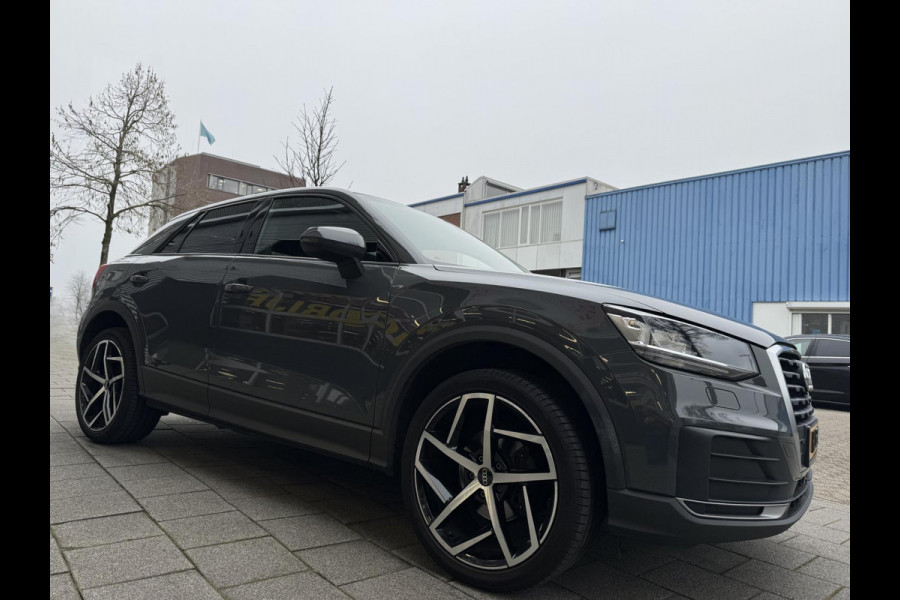 Audi Q2 30 TFSI Design Pro Line Plus - AUTOMAAT I Panorama dak I Airco I PDC I Sport velgen 19 I Afneembare trekhaak I Dealer ond.