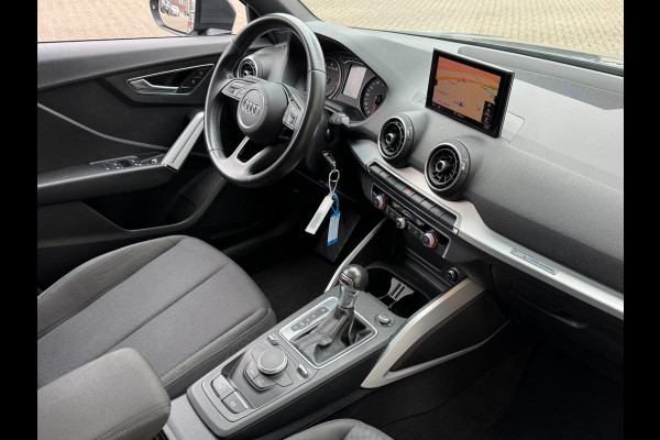 Audi Q2 30 TFSI Design Pro Line Plus - AUTOMAAT I Panorama dak I Airco I PDC I Sport velgen 19 I Afneembare trekhaak I Dealer ond.