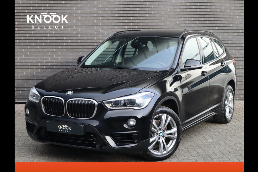 BMW X1 sDrive18i Executive Sport Line Automaat / Navigatie / LED / 18 Inch / Parkeersensoren voor+achter / Voorstoelen Verwarmd / Sportstuur /