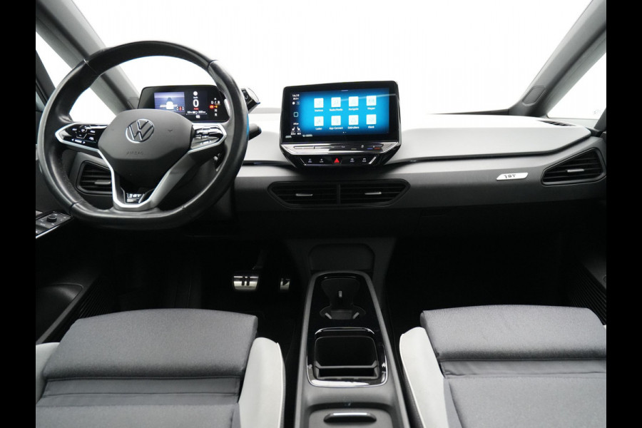 Volkswagen ID.3 First Max 58 kWh 204pk Trekhaak Panorama Navigatie Camera Stoel/Stuurverwarming