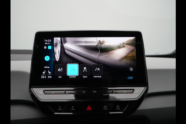 Volkswagen ID.3 First Max 58 kWh 204pk Trekhaak Panorama Navigatie Camera Stoel/Stuurverwarming