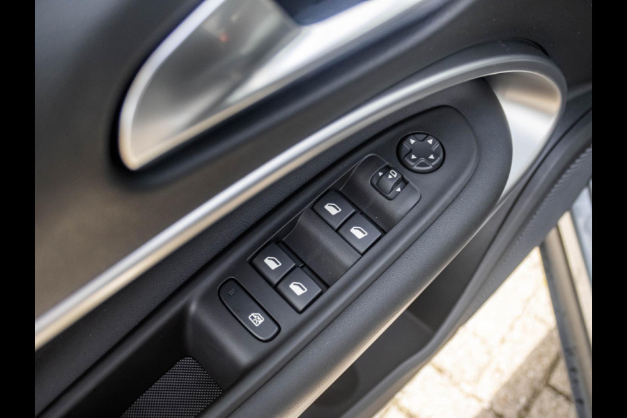 Jeep Avenger 1.2 e-Hybrid Summit | Uit voorraad leverbaar | Winter Pack | Schuif/Kanteldak | Infotaiment&Convenience Pack | Bicolore