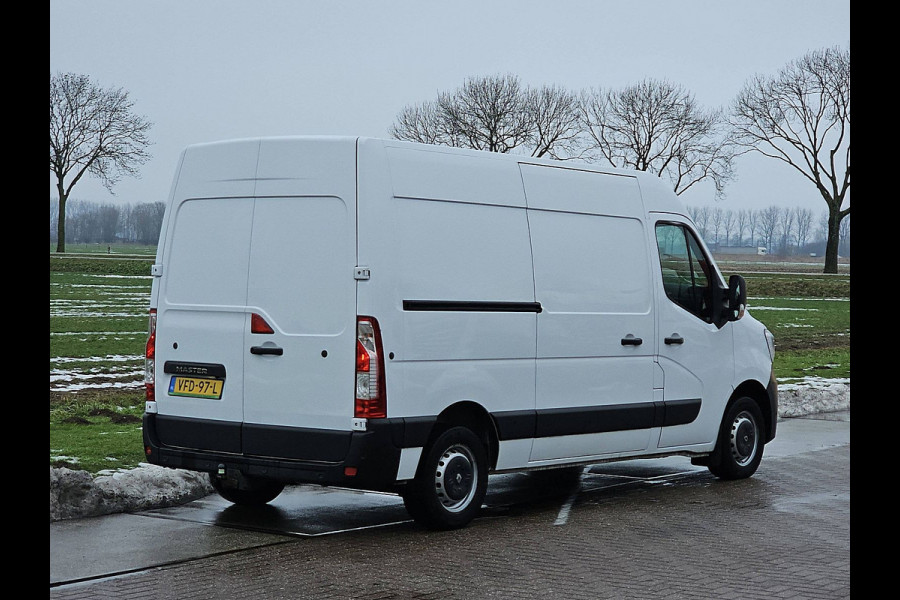 Renault Master T35 2.3 dCi 135 L2H2 airco, navi, pdc, trekhaak