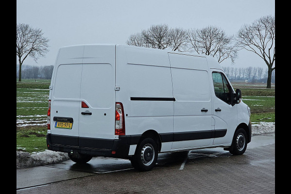 Renault Master T35 2.3 dCi 135 L2H2 airco, navi, pdc, trekhaak
