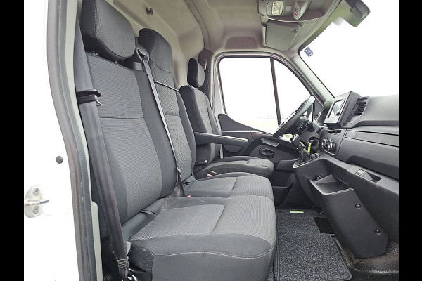 Renault Master T35 2.3 dCi 135 L2H2 airco, navi, pdc, trekhaak