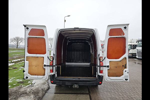 Renault Master T35 2.3 dCi 135 L2H2 airco, navi, pdc, trekhaak