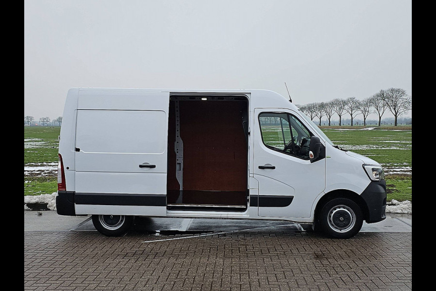 Renault Master T35 2.3 dCi 135 L2H2 airco, navi, pdc, trekhaak