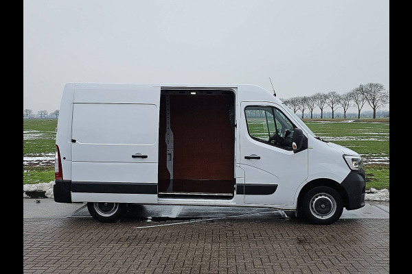 Renault Master T35 2.3 dCi 135 L2H2 airco, navi, pdc, trekhaak