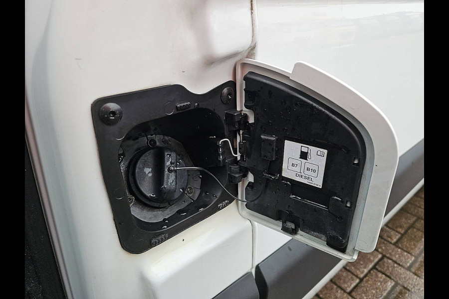 Renault Master T35 2.3 dCi 135 L2H2 airco, navi, pdc, trekhaak