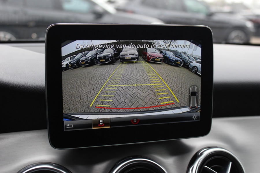 Mercedes-Benz GLA 180 Business Solution AMG Night Upgrade / Camera / Apple CarPlay / 19'' / Half leder / Navigatie / Getint glas / Stoelverwarming / Cruise Control