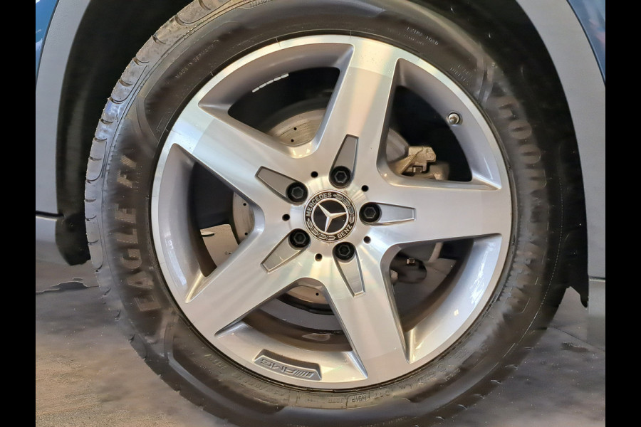 Mercedes-Benz GLA 180 Business Solution AMG Panoramadak Clima Cruise Navigatie camera 18"LM