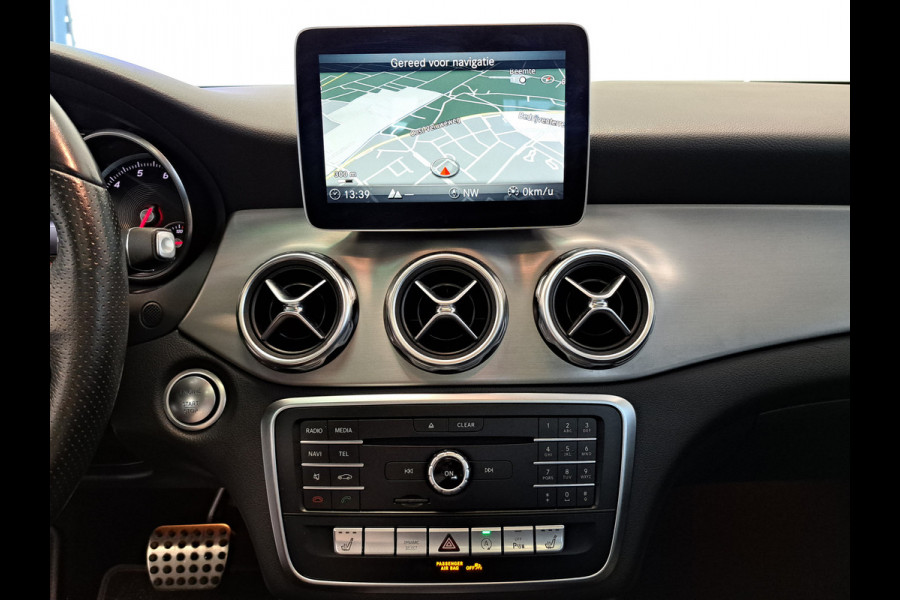 Mercedes-Benz GLA 180 Business Solution AMG Panoramadak Clima Cruise Navigatie camera 18"LM