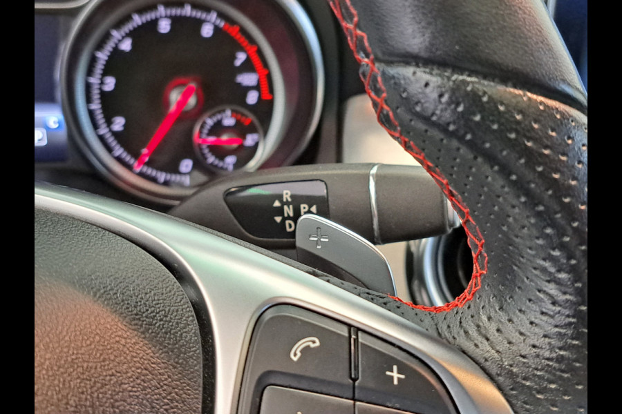 Mercedes-Benz GLA 180 Business Solution AMG Panoramadak Clima Cruise Navigatie camera 18"LM