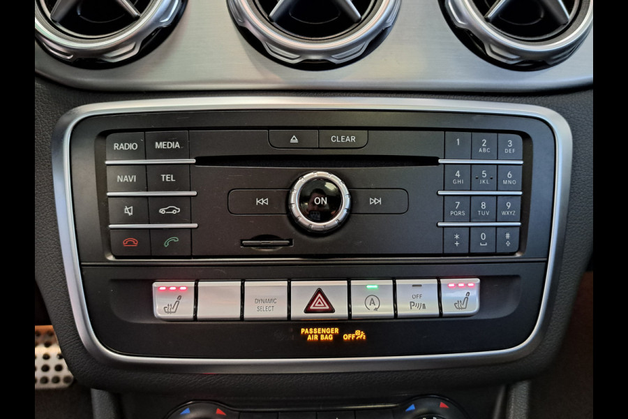 Mercedes-Benz GLA 180 Business Solution AMG Panoramadak Clima Cruise Navigatie camera 18"LM