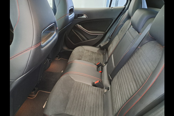 Mercedes-Benz GLA 180 Business Solution AMG Panoramadak Clima Cruise Navigatie camera 18"LM