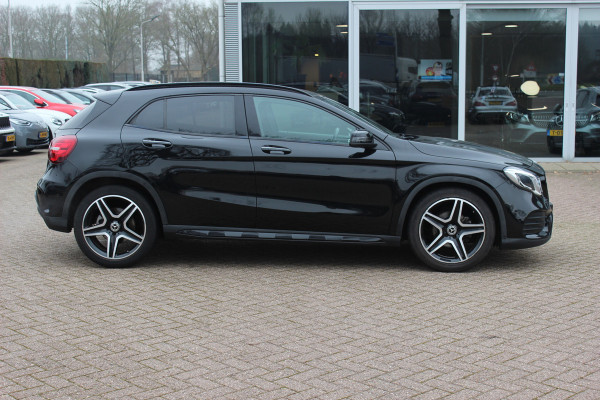Mercedes-Benz GLA 180 Business Solution AMG Night Upgrade / Camera / Apple CarPlay / 19'' / Half leder / Navigatie / Getint glas / Stoelverwarming / Cruise Control