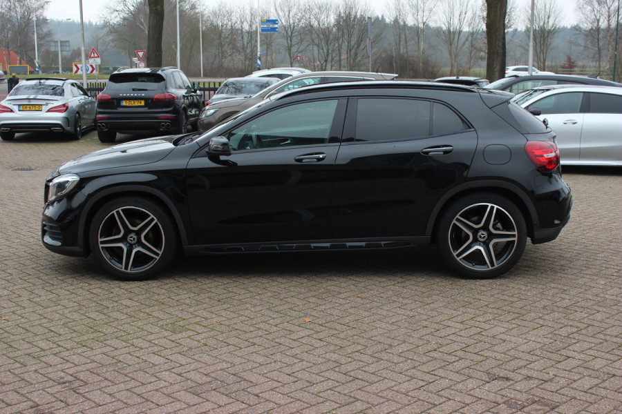 Mercedes-Benz GLA 180 Business Solution AMG Night Upgrade / Camera / Apple CarPlay / 19'' / Half leder / Navigatie / Getint glas / Stoelverwarming / Cruise Control