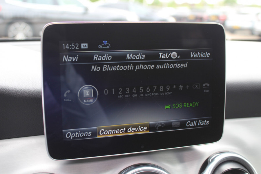 Mercedes-Benz GLA 180 Business Solution AMG Night Upgrade / Camera / Apple CarPlay / 19'' / Half leder / Navigatie / Getint glas / Stoelverwarming / Cruise Control