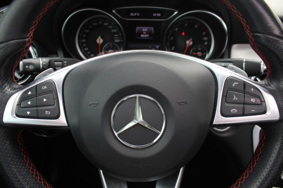 Mercedes-Benz GLA 180 Business Solution AMG Night Upgrade / Camera / Apple CarPlay / 19'' / Half leder / Navigatie / Getint glas / Stoelverwarming / Cruise Control