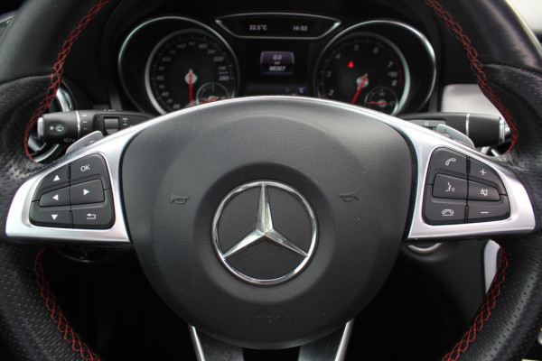 Mercedes-Benz GLA 180 Business Solution AMG Night Upgrade / Camera / Apple CarPlay / 19'' / Half leder / Navigatie / Getint glas / Stoelverwarming / Cruise Control