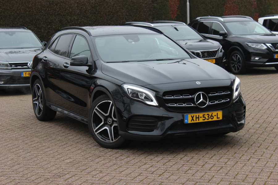 Mercedes-Benz GLA 180 Business Solution AMG Night Upgrade / Camera / Apple CarPlay / 19'' / Half leder / Navigatie / Getint glas / Stoelverwarming / Cruise Control