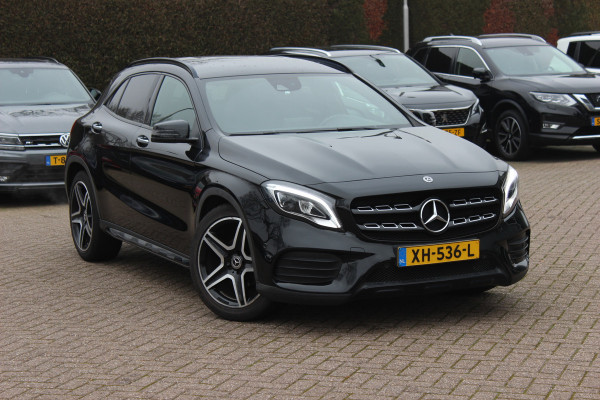 Mercedes-Benz GLA 180 Business Solution AMG Night Upgrade / Camera / Apple CarPlay / 19'' / Half leder / Navigatie / Getint glas / Stoelverwarming / Cruise Control