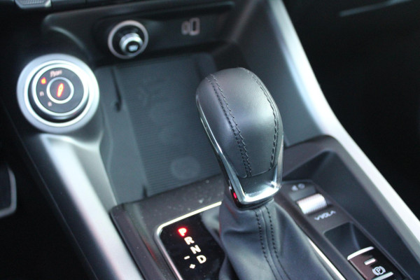 Alfa Romeo Tonale PHEV 280PK VELOCE | PANORAMISCH SCHUIF / KANTELDAK | LEDEREN BEKLEDING | VOORSTOELEN / STUUR VERWARMD | VOORSTOELEN GEVENTILEERD | VOORSTOELEN ELEKTRISCH VERSTELBAAR | DRAADLOOS APPLE CARPLAY / ANDROID AUTO | 360° CAMERA | AUTOMATISCH DIMMENDE BUITENSPIEGELS | 20"INCH LICHTMETALEN VELGEN | ADAPTIVE CRUISE CONTROL | KEYLESS ENTRY / START | ELEKTRISCH BEDIENBARE ACHTERKLEP | DRAADLOZE TELEFOONLADER | AMBIENT LIGHTING | DONKERE HEMELBEKLEDING | SCHAKELFLIPPERS AAN HET STUUR | VERWARMDE RUITENSPROEIERS |