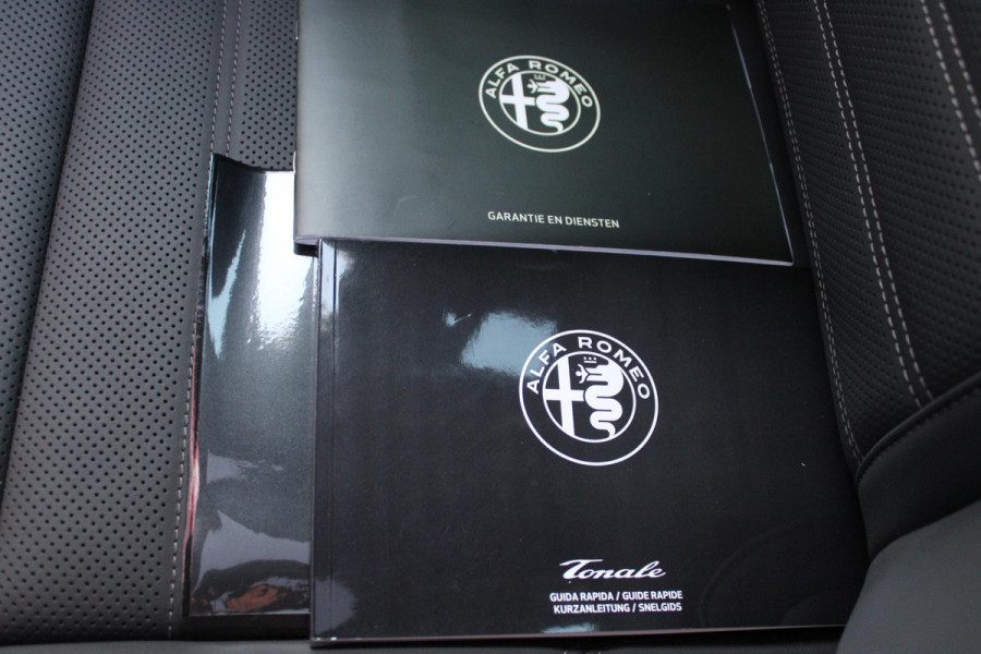 Alfa Romeo Tonale PHEV 280PK VELOCE | PANORAMISCH SCHUIF / KANTELDAK | LEDEREN BEKLEDING | VOORSTOELEN / STUUR VERWARMD | VOORSTOELEN GEVENTILEERD | VOORSTOELEN ELEKTRISCH VERSTELBAAR | DRAADLOOS APPLE CARPLAY / ANDROID AUTO | 360° CAMERA | AUTOMATISCH DIMMENDE BUITENSPIEGELS | 20"INCH LICHTMETALEN VELGEN | ADAPTIVE CRUISE CONTROL | KEYLESS ENTRY / START | ELEKTRISCH BEDIENBARE ACHTERKLEP | DRAADLOZE TELEFOONLADER | AMBIENT LIGHTING | DONKERE HEMELBEKLEDING | SCHAKELFLIPPERS AAN HET STUUR | VERWARMDE RUITENSPROEIERS |