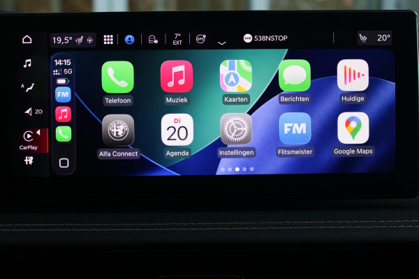 Alfa Romeo Tonale PHEV 280PK VELOCE | PANORAMISCH SCHUIF / KANTELDAK | LEDEREN BEKLEDING | VOORSTOELEN / STUUR VERWARMD | VOORSTOELEN GEVENTILEERD | VOORSTOELEN ELEKTRISCH VERSTELBAAR | DRAADLOOS APPLE CARPLAY / ANDROID AUTO | 360° CAMERA | AUTOMATISCH DIMMENDE BUITENSPIEGELS | 20"INCH LICHTMETALEN VELGEN | ADAPTIVE CRUISE CONTROL | KEYLESS ENTRY / START | ELEKTRISCH BEDIENBARE ACHTERKLEP | DRAADLOZE TELEFOONLADER | AMBIENT LIGHTING | DONKERE HEMELBEKLEDING | SCHAKELFLIPPERS AAN HET STUUR | VERWARMDE RUITENSPROEIERS |