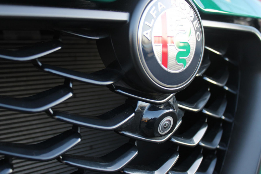 Alfa Romeo Tonale PHEV 280PK VELOCE | PANORAMISCH SCHUIF / KANTELDAK | LEDEREN BEKLEDING | VOORSTOELEN / STUUR VERWARMD | VOORSTOELEN GEVENTILEERD | VOORSTOELEN ELEKTRISCH VERSTELBAAR | DRAADLOOS APPLE CARPLAY / ANDROID AUTO | 360° CAMERA | AUTOMATISCH DIMMENDE BUITENSPIEGELS | 20"INCH LICHTMETALEN VELGEN | ADAPTIVE CRUISE CONTROL | KEYLESS ENTRY / START | ELEKTRISCH BEDIENBARE ACHTERKLEP | DRAADLOZE TELEFOONLADER | AMBIENT LIGHTING | DONKERE HEMELBEKLEDING | SCHAKELFLIPPERS AAN HET STUUR | VERWARMDE RUITENSPROEIERS |