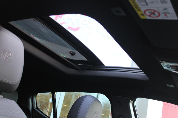 Alfa Romeo Tonale PHEV 280PK VELOCE | PANORAMISCH SCHUIF / KANTELDAK | LEDEREN BEKLEDING | VOORSTOELEN / STUUR VERWARMD | VOORSTOELEN GEVENTILEERD | VOORSTOELEN ELEKTRISCH VERSTELBAAR | DRAADLOOS APPLE CARPLAY / ANDROID AUTO | 360° CAMERA | AUTOMATISCH DIMMENDE BUITENSPIEGELS | 20"INCH LICHTMETALEN VELGEN | ADAPTIVE CRUISE CONTROL | KEYLESS ENTRY / START | ELEKTRISCH BEDIENBARE ACHTERKLEP | DRAADLOZE TELEFOONLADER | AMBIENT LIGHTING | DONKERE HEMELBEKLEDING | SCHAKELFLIPPERS AAN HET STUUR | VERWARMDE RUITENSPROEIERS |