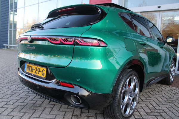 Alfa Romeo Tonale PHEV 280PK VELOCE | PANORAMISCH SCHUIF / KANTELDAK | LEDEREN BEKLEDING | VOORSTOELEN / STUUR VERWARMD | VOORSTOELEN GEVENTILEERD | VOORSTOELEN ELEKTRISCH VERSTELBAAR | DRAADLOOS APPLE CARPLAY / ANDROID AUTO | 360° CAMERA | AUTOMATISCH DIMMENDE BUITENSPIEGELS | 20"INCH LICHTMETALEN VELGEN | ADAPTIVE CRUISE CONTROL | KEYLESS ENTRY / START | ELEKTRISCH BEDIENBARE ACHTERKLEP | DRAADLOZE TELEFOONLADER | AMBIENT LIGHTING | DONKERE HEMELBEKLEDING | SCHAKELFLIPPERS AAN HET STUUR | VERWARMDE RUITENSPROEIERS |