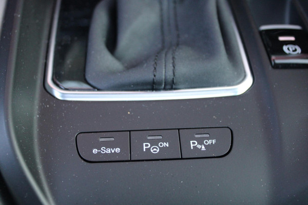 Alfa Romeo Tonale PHEV 280PK VELOCE | PANORAMISCH SCHUIF / KANTELDAK | LEDEREN BEKLEDING | VOORSTOELEN / STUUR VERWARMD | VOORSTOELEN GEVENTILEERD | VOORSTOELEN ELEKTRISCH VERSTELBAAR | DRAADLOOS APPLE CARPLAY / ANDROID AUTO | 360° CAMERA | AUTOMATISCH DIMMENDE BUITENSPIEGELS | 20"INCH LICHTMETALEN VELGEN | ADAPTIVE CRUISE CONTROL | KEYLESS ENTRY / START | ELEKTRISCH BEDIENBARE ACHTERKLEP | DRAADLOZE TELEFOONLADER | AMBIENT LIGHTING | DONKERE HEMELBEKLEDING | SCHAKELFLIPPERS AAN HET STUUR | VERWARMDE RUITENSPROEIERS |