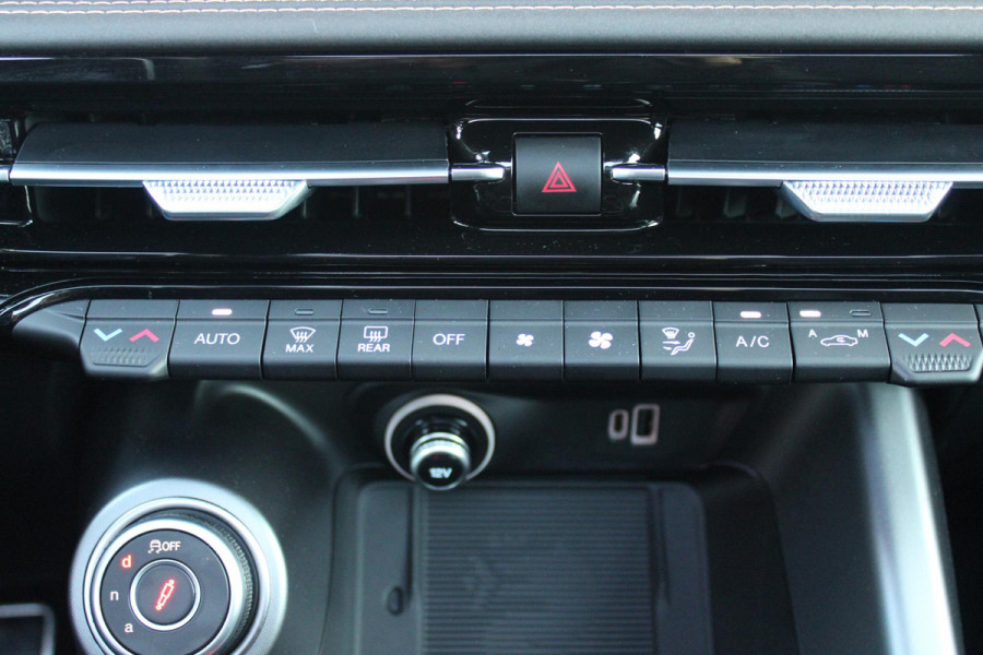 Alfa Romeo Tonale PHEV 280PK VELOCE | PANORAMISCH SCHUIF / KANTELDAK | LEDEREN BEKLEDING | VOORSTOELEN / STUUR VERWARMD | VOORSTOELEN GEVENTILEERD | VOORSTOELEN ELEKTRISCH VERSTELBAAR | DRAADLOOS APPLE CARPLAY / ANDROID AUTO | 360° CAMERA | AUTOMATISCH DIMMENDE BUITENSPIEGELS | 20"INCH LICHTMETALEN VELGEN | ADAPTIVE CRUISE CONTROL | KEYLESS ENTRY / START | ELEKTRISCH BEDIENBARE ACHTERKLEP | DRAADLOZE TELEFOONLADER | AMBIENT LIGHTING | DONKERE HEMELBEKLEDING | SCHAKELFLIPPERS AAN HET STUUR | VERWARMDE RUITENSPROEIERS |