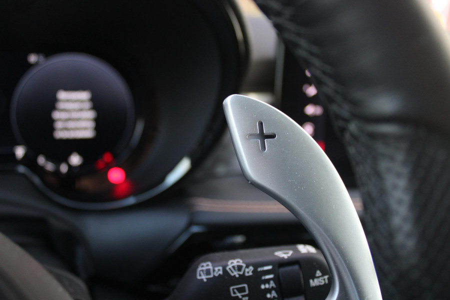 Alfa Romeo Tonale PHEV 280PK VELOCE | PANORAMISCH SCHUIF / KANTELDAK | LEDEREN BEKLEDING | VOORSTOELEN / STUUR VERWARMD | VOORSTOELEN GEVENTILEERD | VOORSTOELEN ELEKTRISCH VERSTELBAAR | DRAADLOOS APPLE CARPLAY / ANDROID AUTO | 360° CAMERA | AUTOMATISCH DIMMENDE BUITENSPIEGELS | 20"INCH LICHTMETALEN VELGEN | ADAPTIVE CRUISE CONTROL | KEYLESS ENTRY / START | ELEKTRISCH BEDIENBARE ACHTERKLEP | DRAADLOZE TELEFOONLADER | AMBIENT LIGHTING | DONKERE HEMELBEKLEDING | SCHAKELFLIPPERS AAN HET STUUR | VERWARMDE RUITENSPROEIERS |