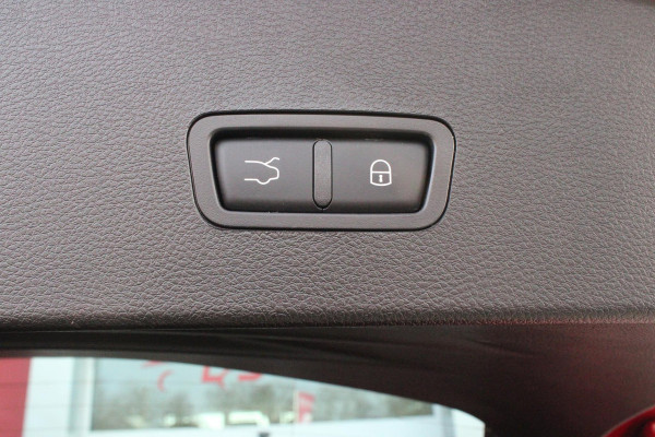 Alfa Romeo Tonale PHEV 280PK VELOCE | HARMAN/KARDON PREMIUM AUDIO | PREMIUM PACK: LEDEREN BEKLEDING/GEVENTILEERDE VOORSTOELEN/4-VOUDIG ELEKTRISCH VERSTELBARE LENDESTEUN VOORSTOELEN | WINTERPACK: STOEL/STUUR VERWARMING | STOEL VENTILATIE | TECHNOLOGY PACK: PARKEERWAARSCHUWING VOOR EN ACHTER/360° CAMERA/AUTOMATISCH INPARKEREN/ AUTONOMOUS DRIVING LEVEL 2: ADAPTIVE CRUISE CONTROL/LANE CENTERING ASSIST/TRAFFIC JAM ASSIST DODEHOEK DETECTIE AUTOMATISCH DIMMENDE BUITENSPIEGELS | DRAADLOZE TELEFOONLADER | FULL LED MATRIX KOPLAMPEN | DUAL STAGE VALVE: ACTIEVE DEMPING | KEYLESS ENTRY/START | 20" L