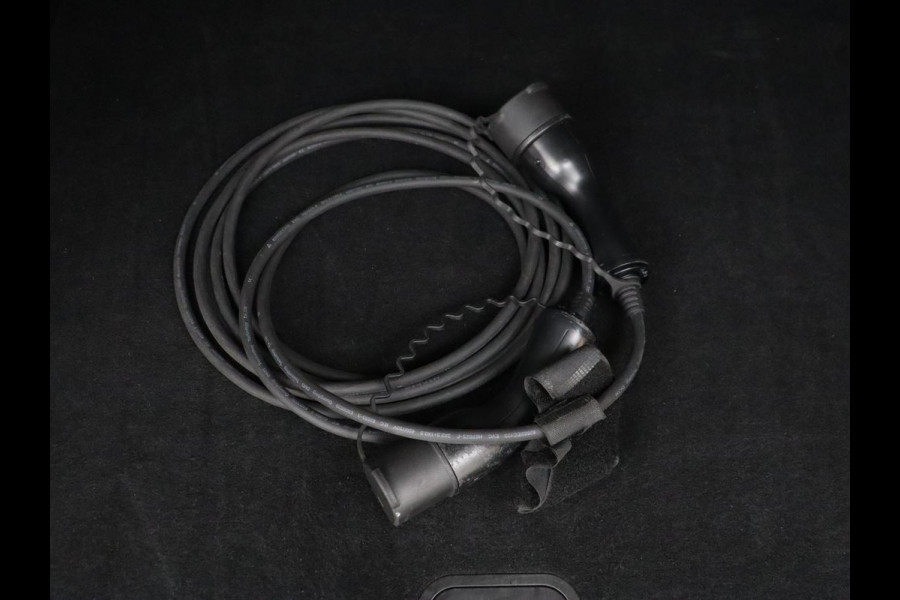 Volvo V60 2.0 T6 AWD Recharge Business Pro | Leder | Trekhaak | Stoel & stuurverwarming | Adaptive cruise | Camera | Carplay | Navigatie | Full LED | Parkeerhulp | PHEV | Plug In