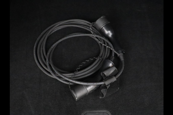 Volvo V60 2.0 T6 AWD Recharge Business Pro | Leder | Trekhaak | Stoel & stuurverwarming | Adaptive cruise | Camera | Carplay | Navigatie | Full LED | Parkeerhulp | PHEV | Plug In