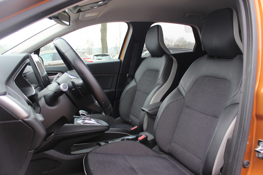 Renault Captur 1.3 TCe 130 Intens Automaat / Trekhaak / Camera / Navigatie / 17'' / Keyless / DAB / Stoelverwarming / Cruise Control