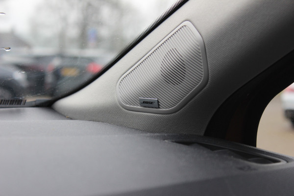 Renault Captur 1.3 TCe 130 Intens Automaat / Trekhaak / Camera / Navigatie / 17'' / Keyless / DAB / Stoelverwarming / Cruise Control