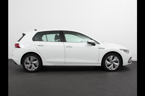 Volkswagen Golf 1.5 TSI 150pk Style | Navigatie | Climate Control | DAB | Digitale Cockpit | Keyless Start | Lichtmetalen velgen 17" | Parkeer Sensoren | Stoelverwarming