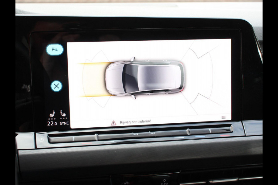 Volkswagen Golf 1.5 TSI 150pk Style | Navigatie | Climate Control | DAB | Digitale Cockpit | Keyless Start | Lichtmetalen velgen 17" | Parkeer Sensoren | Stoelverwarming