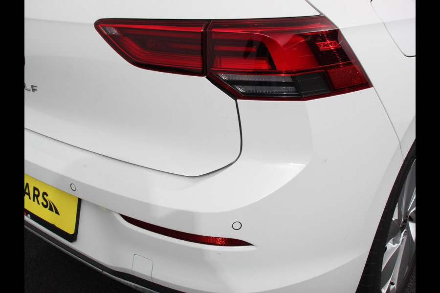 Volkswagen Golf 1.5 TSI 150pk Style | Navigatie | Climate Control | DAB | Digitale Cockpit | Keyless Start | Lichtmetalen velgen 17" | Parkeer Sensoren | Stoelverwarming