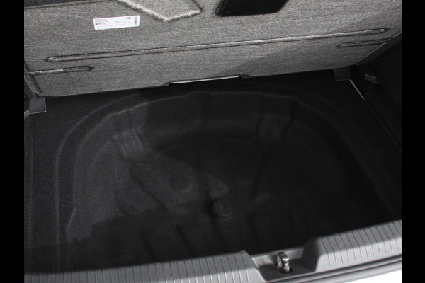 Volkswagen Golf 1.5 TSI 150pk Style | Navigatie | Climate Control | DAB | Digitale Cockpit | Keyless Start | Lichtmetalen velgen 17" | Parkeer Sensoren | Stoelverwarming