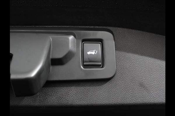 Renault Austral 1.3 Mild Hybrid 160 X-Tronic DEMO! Climate control Cruise Control adaptief Panorama dak LED Navigatie Sfeerverlichting Elektrische achterklep Stoel + stuurverwarming 360* camera Premium audio Arkamys