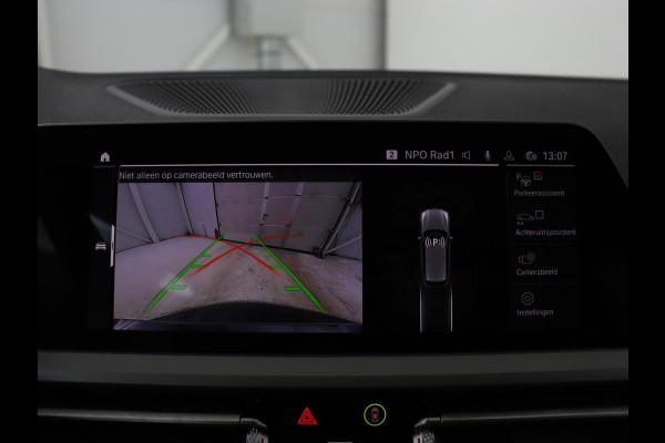 BMW 3 Serie 318i Business Edition | Stoelverwarming | Camera | Live Cockpit | Carplay | Navigatie | Full LED | Parkeerhulp | Climate control | Bluetooth | Cruise control