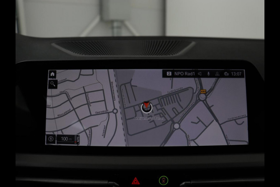 BMW 3 Serie 318i Business Edition | Stoelverwarming | Camera | Live Cockpit | Carplay | Navigatie | Full LED | Parkeerhulp | Climate control | Bluetooth | Cruise control