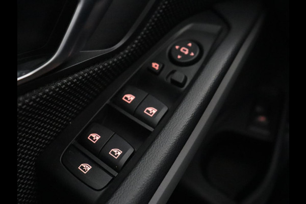 BMW 3 Serie 318i Business Edition | Stoelverwarming | Camera | Live Cockpit | Carplay | Navigatie | Full LED | Parkeerhulp | Climate control | Bluetooth | Cruise control