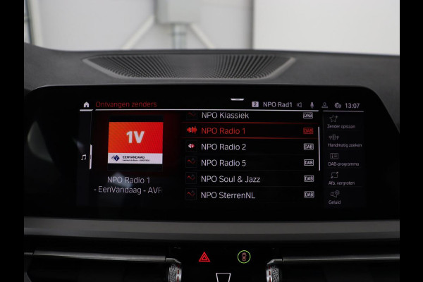 BMW 3 Serie 318i Business Edition | Stoelverwarming | Camera | Live Cockpit | Carplay | Navigatie | Full LED | Parkeerhulp | Climate control | Bluetooth | Cruise control