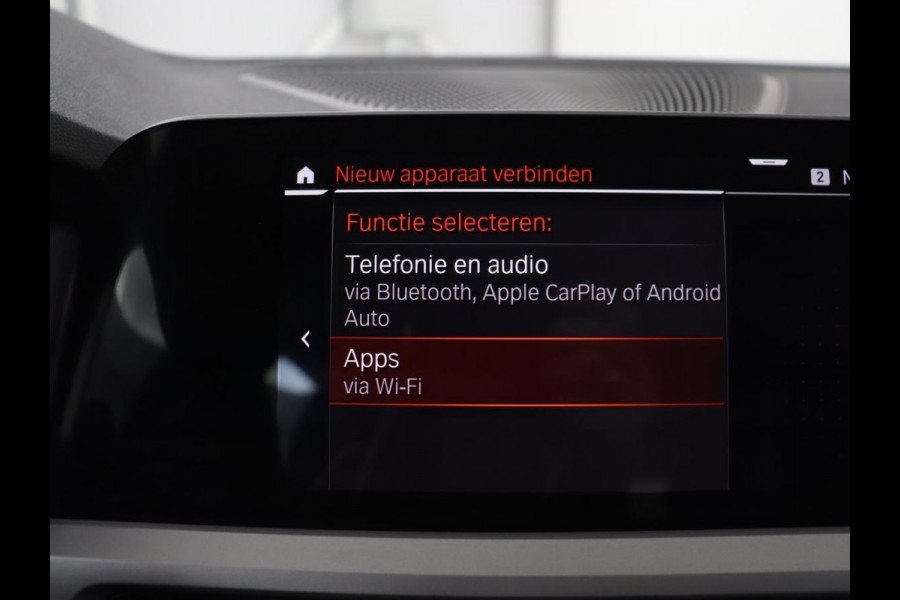 BMW 3 Serie 318i Business Edition | Stoelverwarming | Camera | Live Cockpit | Carplay | Navigatie | Full LED | Parkeerhulp | Climate control | Bluetooth | Cruise control